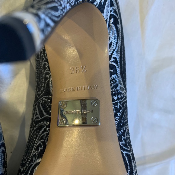 NWOB Michael Kors Collection Black/Silver Print Pumps sz 38.5 - Picture 8 of 9